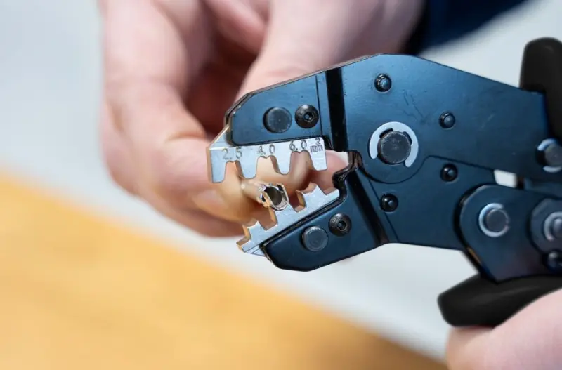 Krimpovací kleště 180 mm (2,5 ÷ 6 mm2) MC4 Weicon 10100514 pro solární konektory (WEI10100514)