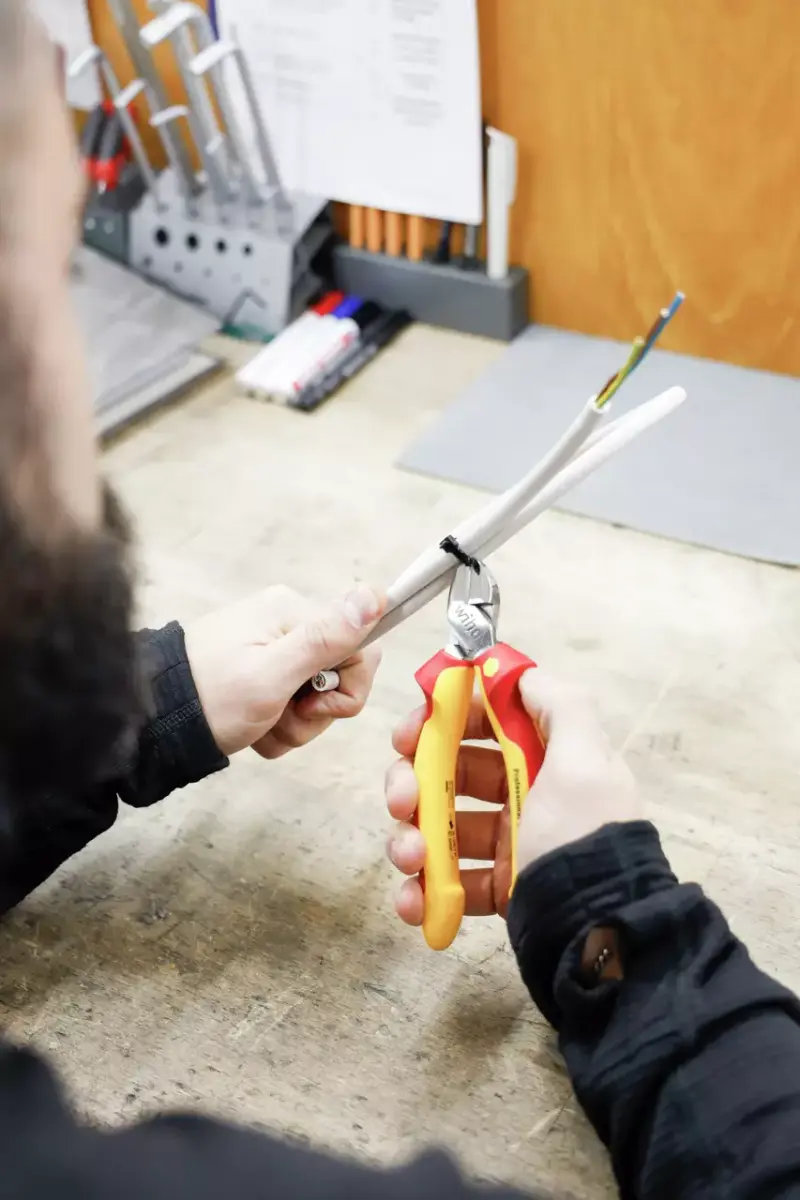 Boční štípací kleště 180 mm Wiha Professional electric s DynamicJoint® (WIHA43340)