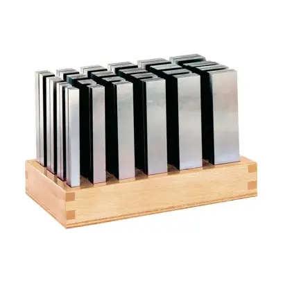 Paralelní podložky 125 mm AMF 371070 na dřevěném stojanu. Precizní