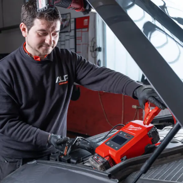 Aku startovací stroj Milwaukee M18 JS2000-0, bez aku, 4933498026