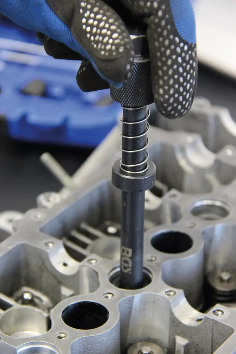 Přípravky pro vyčištění sedla a šachty injektoru BGS108723 Sada 21 dílů (BGS108723)