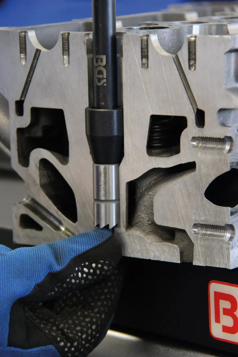 Přípravky pro vyčištění sedla a šachty injektoru BGS108723 Sada 21 dílů (BGS108723)