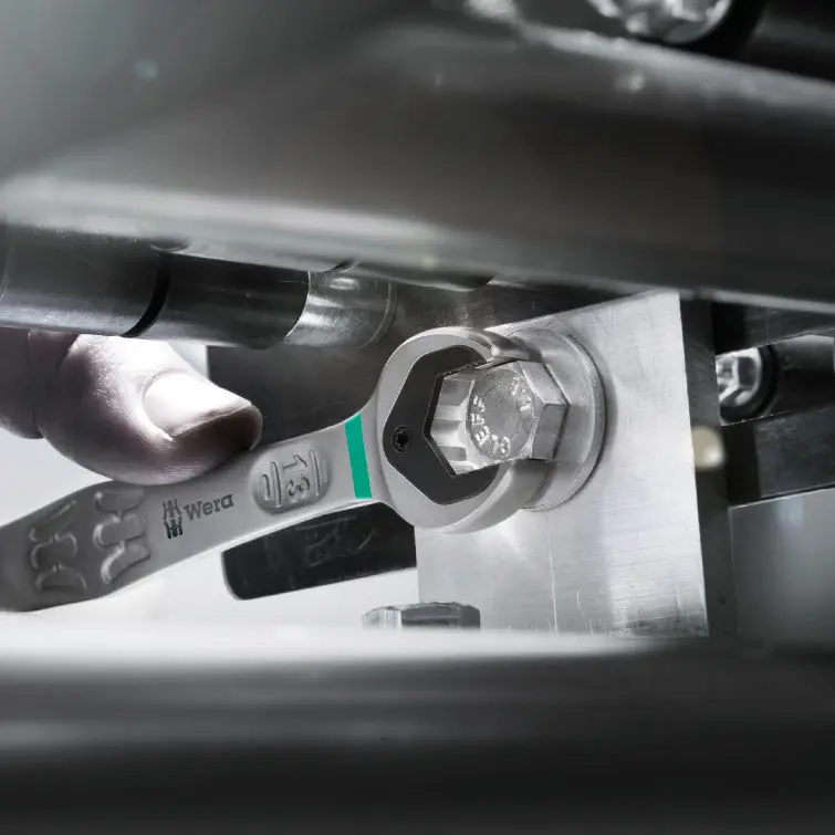 116841-020022-eng-8894-farbcode-339c-quadrat-joker