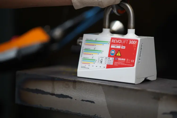 147303-revolift-300-04