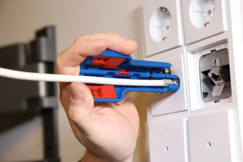 148317-52000001-coax-stripper-no-1-f-plus-sat-dose-1