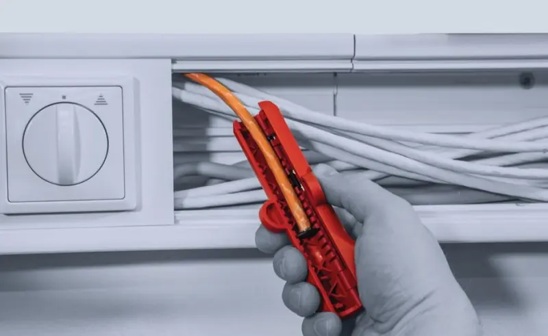 148330-52000010-cat-cable-stripper-no-10-serverraum-neubau-10-ci-frei