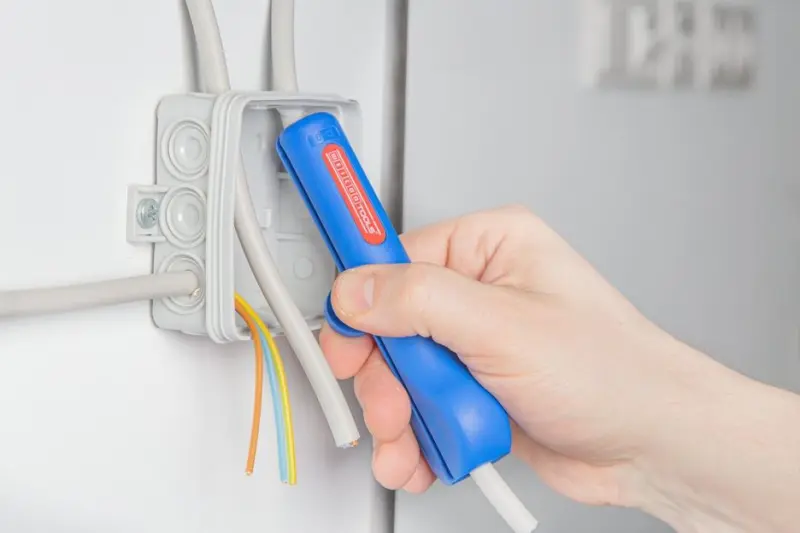 148333-52000013-rundkabel-stripper-no-13-04