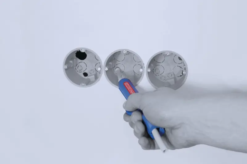 148333-52000013-rundkabel-stripper-no-13-dose