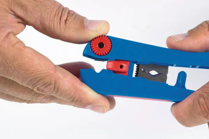 148347-52000030-data-strip-no-30-drehen