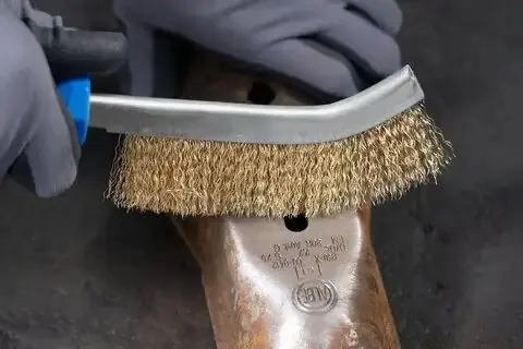 Ruční kartáč s plastovou rukojetí Pferd HBG 10 ST 0,30 - zahnuté provedení (PF4007220233962)