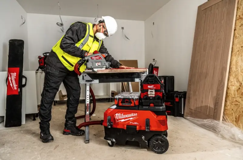 Pracovní přilba - bílá s větracími otvory. Milwaukee BOLT™ 100 WHITE VENTED (MI4932478122)