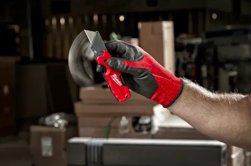 154781-6v1-milwaukee-fastback-4932478559-1