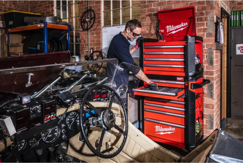 Velkokapacitní dílenská skříň Milwaukee STC30-1 se 4 zásuvkami a horní nástavbou. Ocelová (780 mm) (MI4932478850)