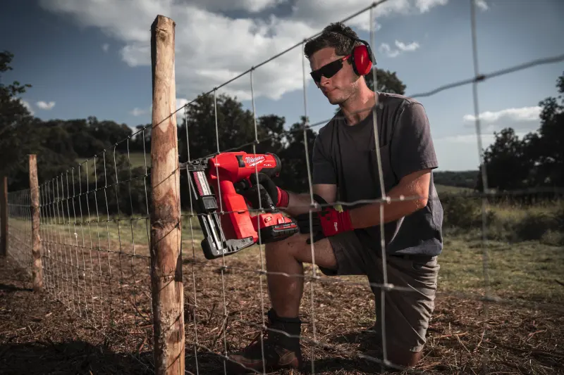 160837-nastrelovaci-spony-milwaukee-40-45-50-mm-hdg-p960-do-sponkovacky-m18-ffus-pro-uchyceni-dratu-