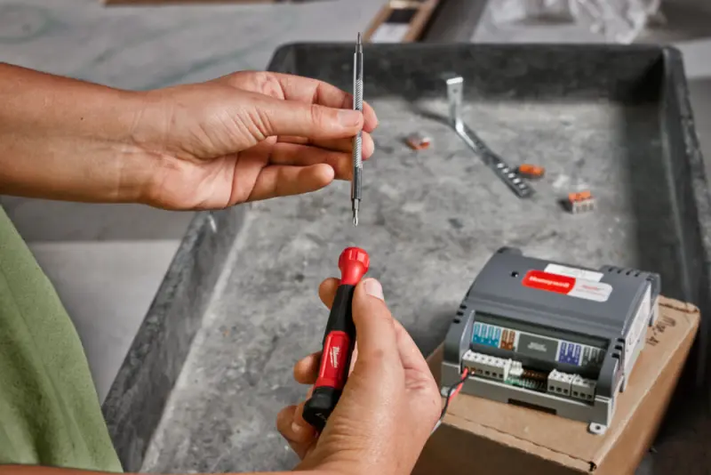 161778-mi4932480584-10-mikrosroubovak-milwaukee-s-vymennymi-bity-multi-bit-4v1-sl-a-ph