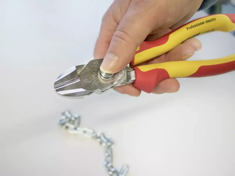 Silové boční štípací kleště 200 mm Wiha 38191 BitCut Professional VDE s fazetou (WIHA38191)