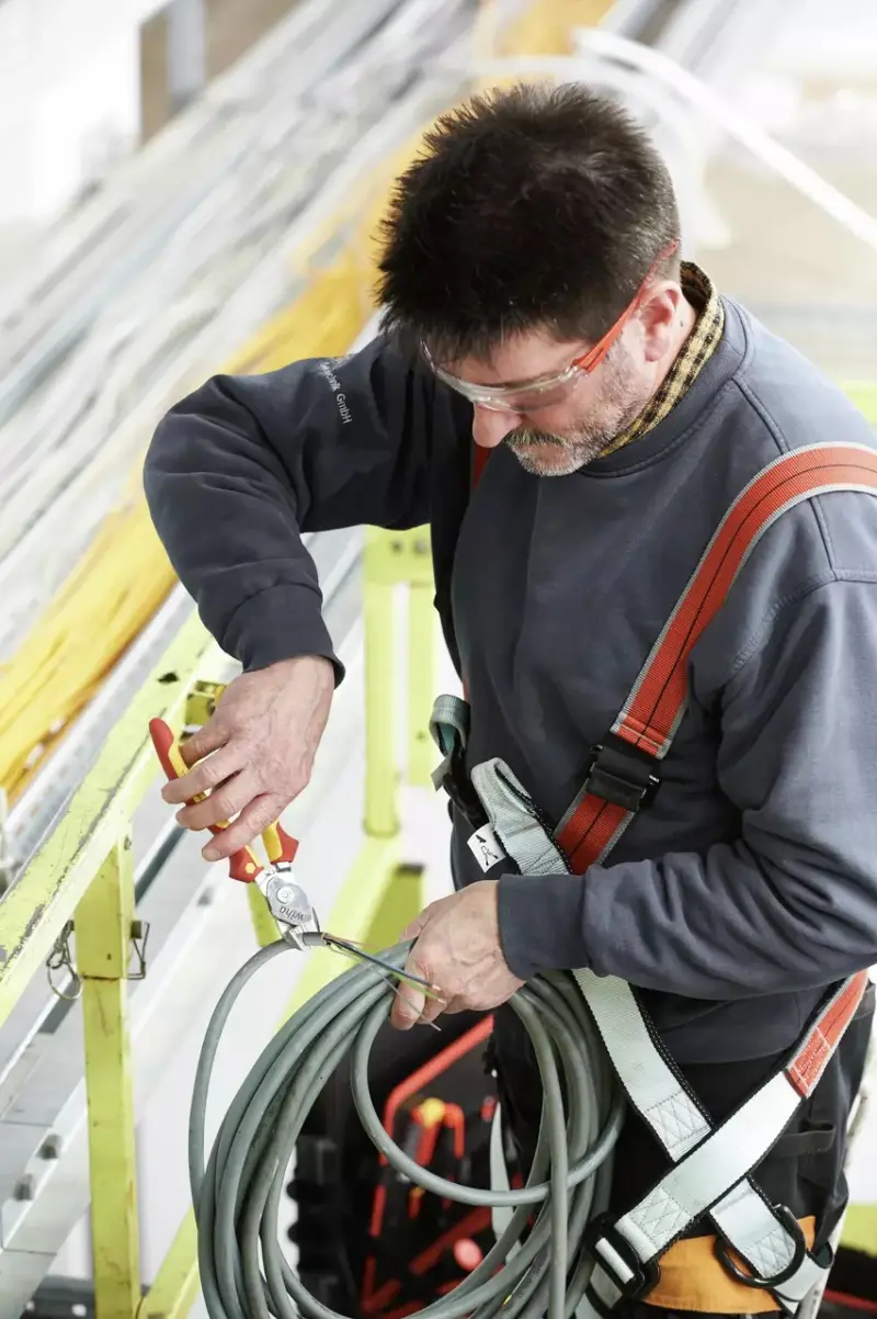 Silové boční štípací kleště 200 mm Wiha 38191 BitCut Professional VDE s fazetou (WIHA38191)