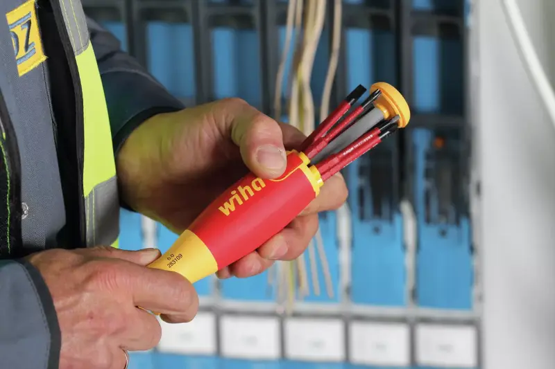 WIHA 38611 Šroubovák se zásobníkem nástavců LiftUp electric - 6 slim Bitů (WIHA38611)