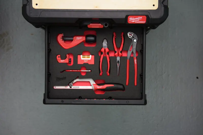 170429-4932493639-app-1