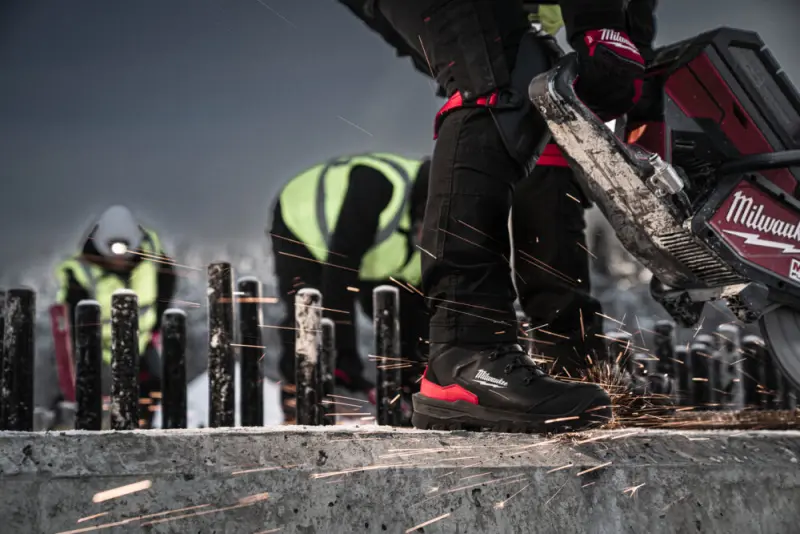 Bezpečnostní obuv, vodoodpudivá kůže nubuk, Milwaukee Armourtred™ 1M110111W ESD HRO SC FO LG SR černá barva (vel.41), 4932493765 (MI4932493765)