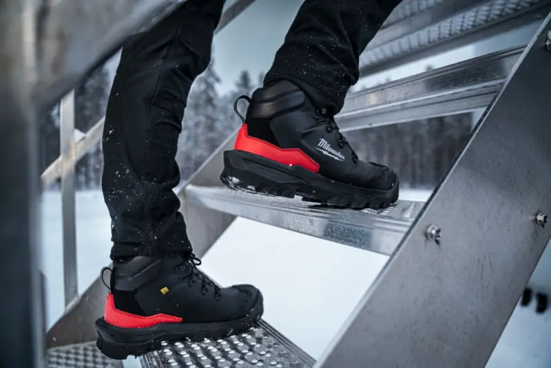 Bezpečnostní obuv, vodoodpudivá kůže nubuk, Milwaukee Armourtred™ 1M110111W ESD HRO SC FO LG SR černá barva (vel.41), 4932493765 (MI4932493765)