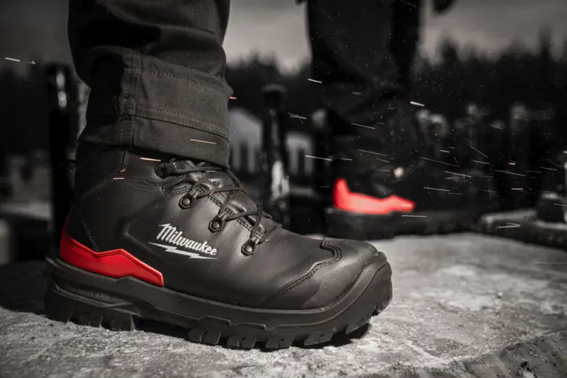 Bezpečnostní obuv, vodoodpudivá kůže nubuk, Milwaukee Armourtred™ 1M110111W ESD HRO SC FO LG SR černá barva (vel.41), 4932493765 (MI4932493765)