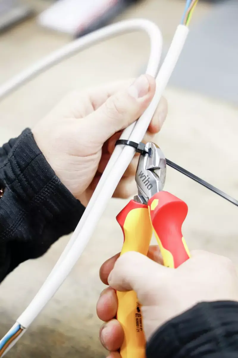 Boční štípací kleště 180 mm Wiha Professional electric s DynamicJoint® (WIHA43340)
