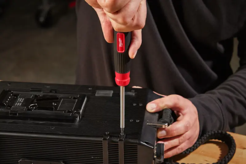 172701-mi4932498176-6-presny-mikrosroubovak-milwaukee-s-vymennymi-bity-multi-bit-27v1