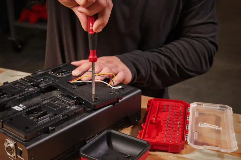 172707-mi4932498177-6-mikrosroubovak-milwaukee-s-vymennymi-bity-multi-bit-39v1-v-prenosnem-baleni