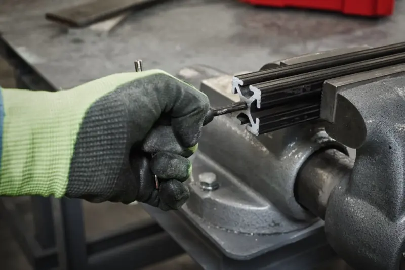 Sada metrických závitníků a matric Milwaukee 17 ks, 4932498720