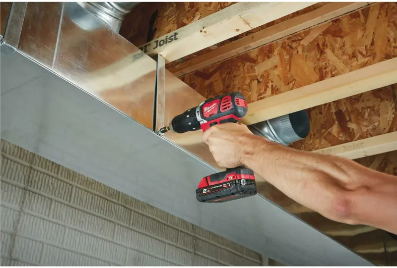 Aku kompaktní příklepová vrtačka Milwaukee M18 BPD-202C (2,0 Ah) (MI4933443515)