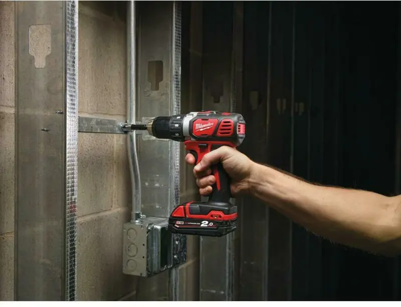 Aku vrtací šroubovák Milwaukee M18 BDD-202C (2,0 Ah) (MI4933443555)