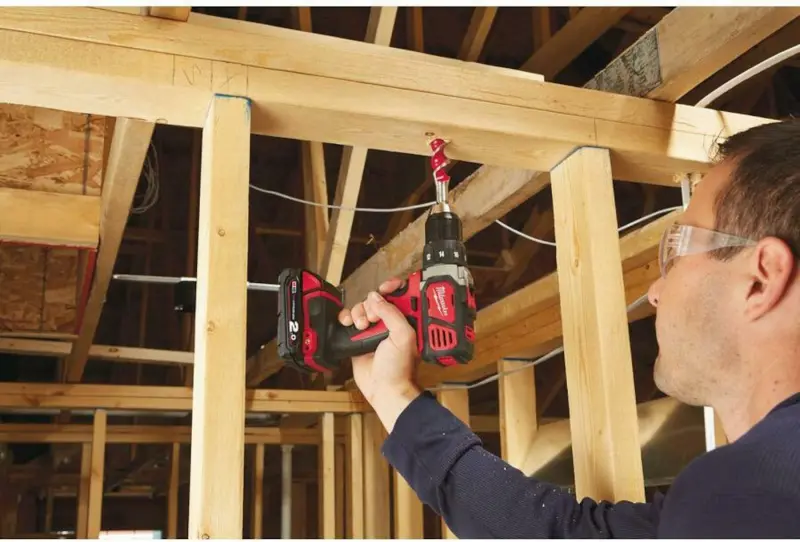 Aku vrtací šroubovák Milwaukee M18 BDD-202C (2,0 Ah) (MI4933443555)