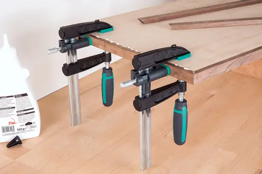 179351-3037000-pro-07