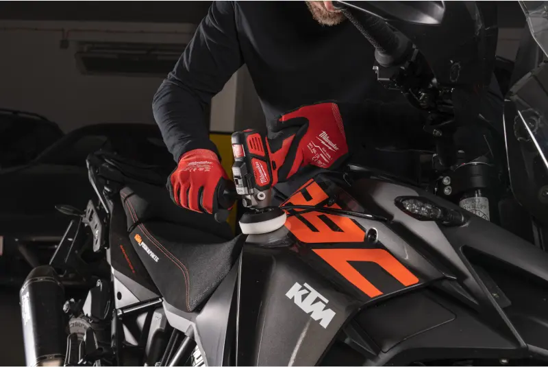 Aku leštička Milwaukee M12 BPS-421X, leštící bruska 50-76 mm, 1x aku M12 B2 a M12 B4 + nabíječka M12 C12 C, 4933447799 (MI4933447799)