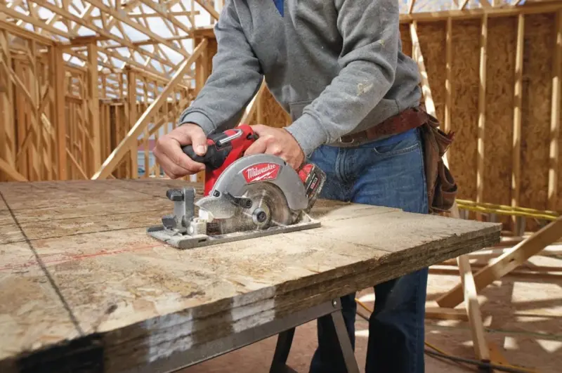 Aku kotoučová pila Milwaukee M18 CCS55-502X (5,0 Ah). (MI4933451376)