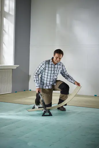 184764-6939000-pro-09