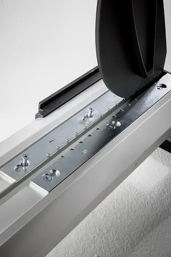 184764-6939000-pro-12