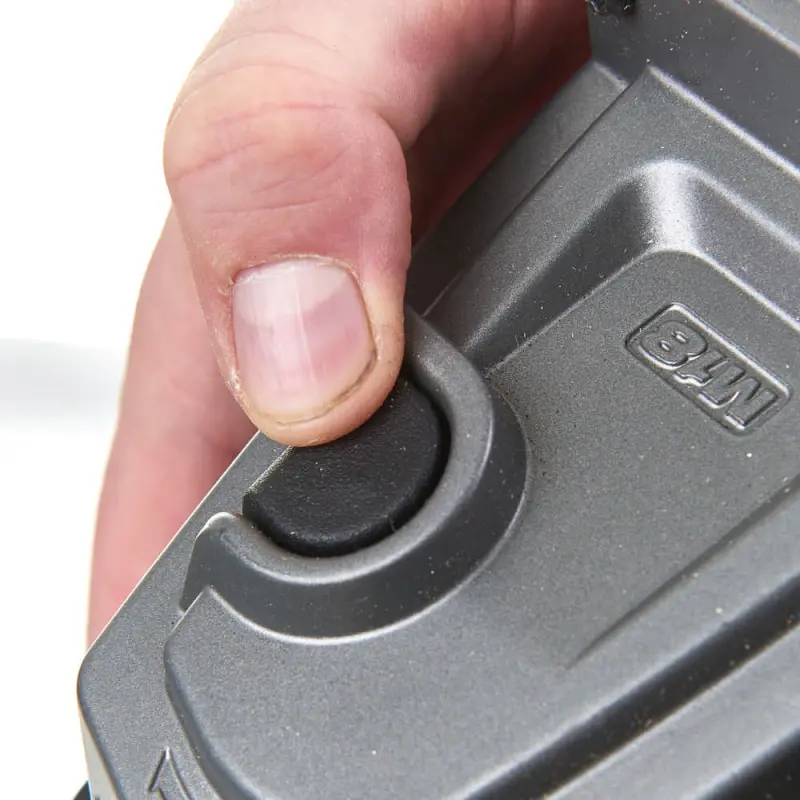 184911-4933464114-m18-flag230xpdb-0c-feat-2