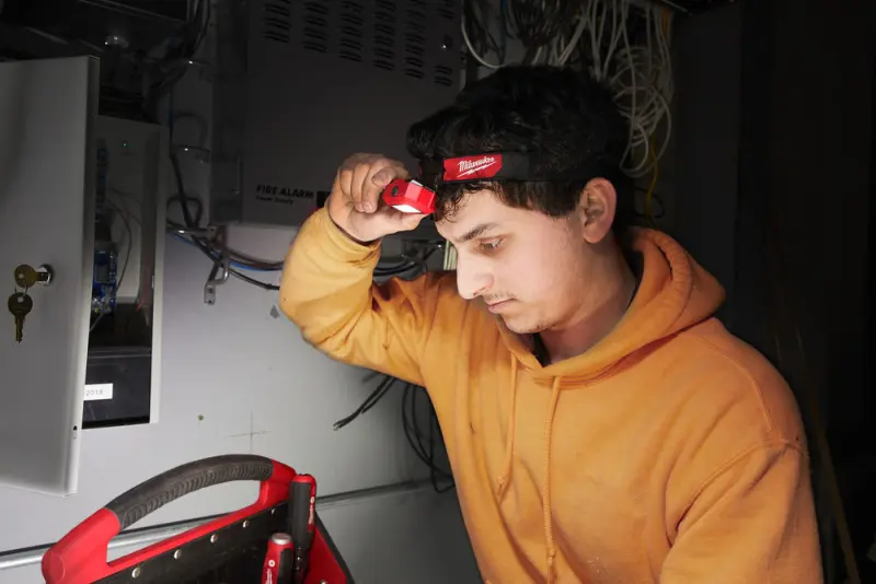 186494-4933471286-hl2-led-app-1