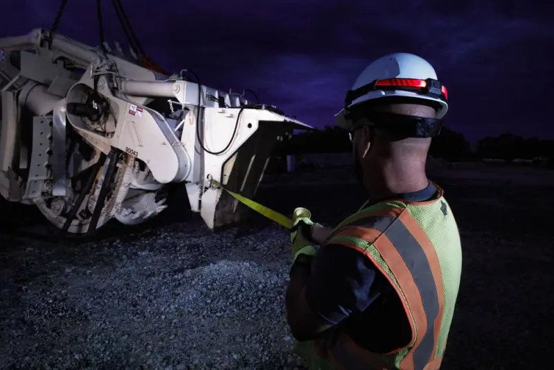 186557-4933471389-l4-hl-vis-201-app-6