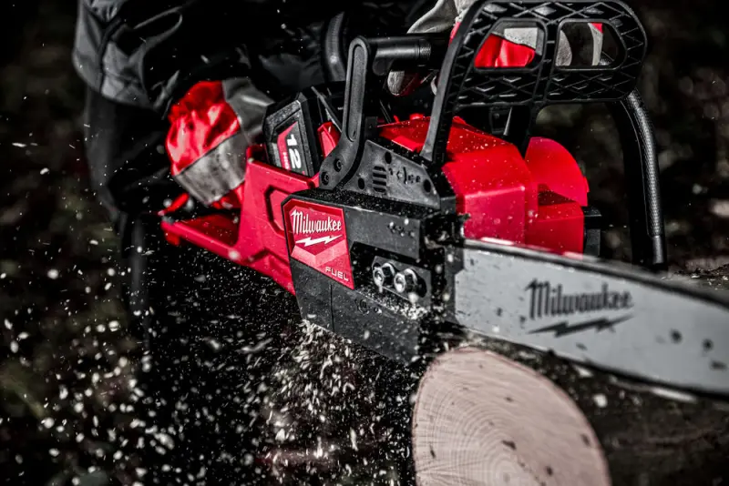 Aku řetězová pila Milwaukee M18 FCHSC-121, lišta 30 cm, 1x Aku M18 HB12 + nabíječka M12-18 FC, 4933471442 (MI4933471442)