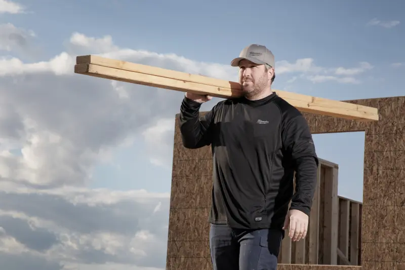 Aku vyhřívané tričko Milwaukee Workskin L4 HBLB-301M (M) černé, 1x Aku L4 B3 + nabíječka L4 USBPS, 4933478082 (MI4933478082)