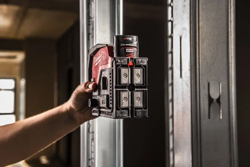 187522-4933478100-m12-cllp-301c-feat-5