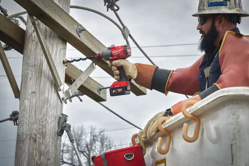 189125-4933479152-m18-onefhiwh716-0x-app-1