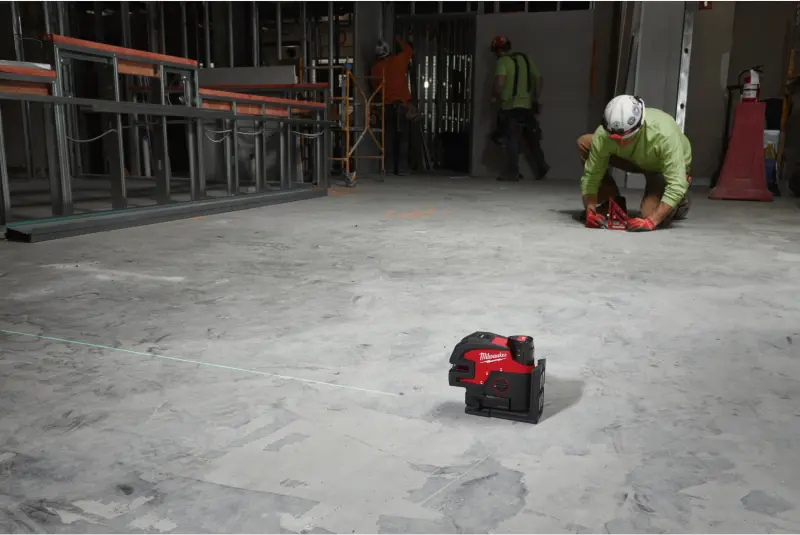 Křížový liniový laser MilwaukeeM12 CLL4P-0C, se 4 body, HIVIST, bez aku, s kufrem, 4933479203