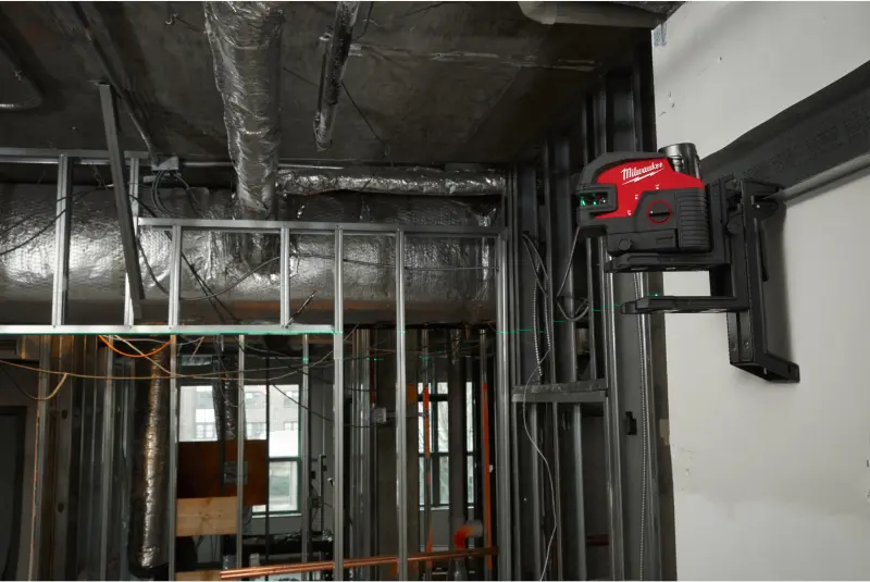 Křížový liniový laser MilwaukeeM12 CLL4P-0C, se 4 body, HIVIST, bez aku, s kufrem, 4933479203