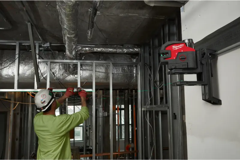 Křížový liniový laser MilwaukeeM12 CLL4P-0C, se 4 body, HIVIST, bez aku, s kufrem, 4933479203