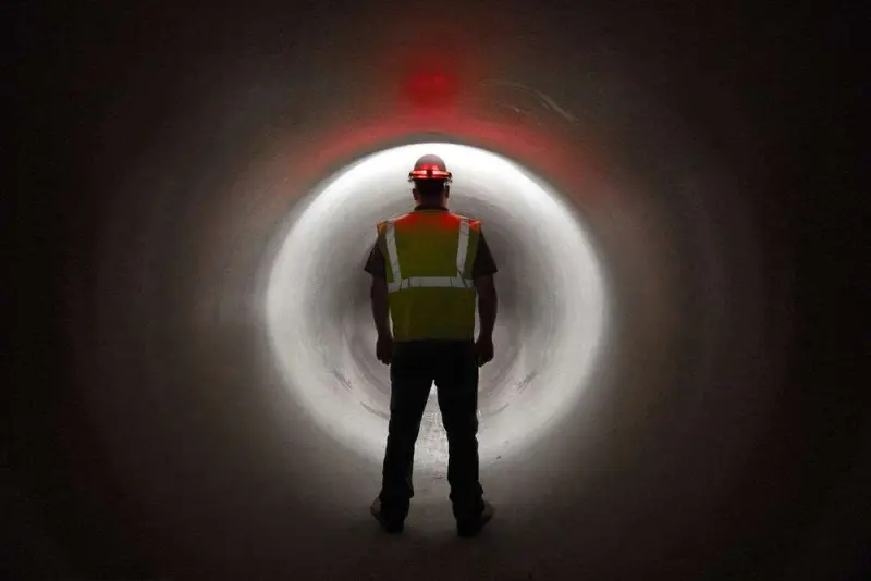 VÝPRODEJ: Aku čelová svítilna/lampa Milwaukee L4 HL-VIS-301, 600 lm, TRUEVIEW LED osvětlení, 1x aku L4 B3, 4933479768 (MI4933479768V)