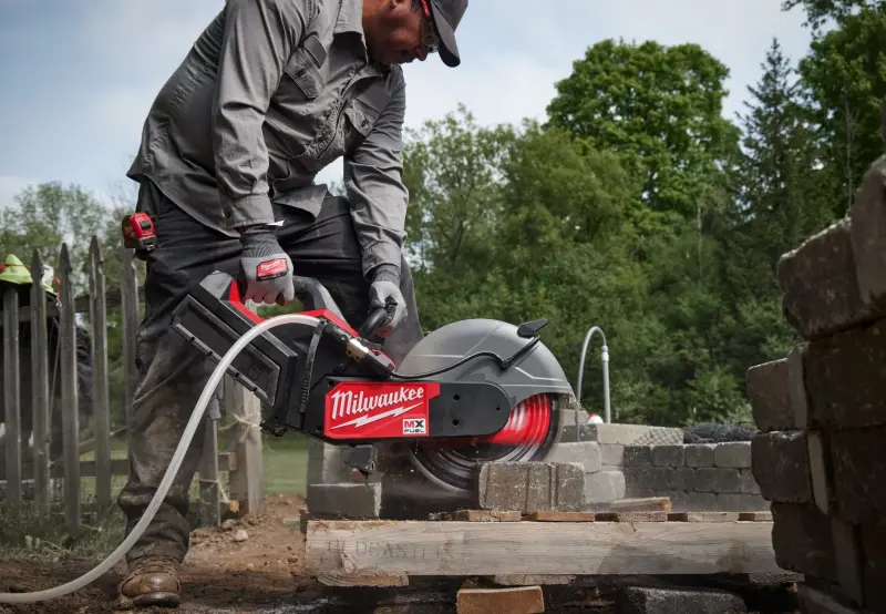 Aku rozbrušovací pila Milwaukee MX FUEL MXF COS350G2-802 (350 mm), ONE-KEY, 2x aku MXF XC608 + MXF SC + HUDD 350mm + taška 4933480480